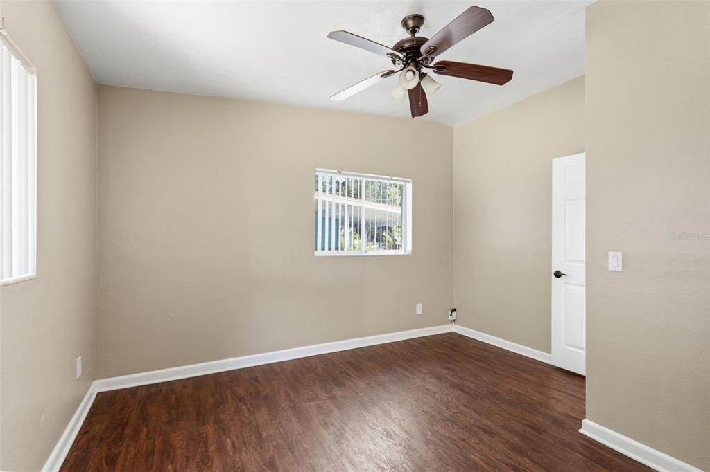 For Sale: $329,900 (3 beds, 1 baths, 1050 Square Feet)