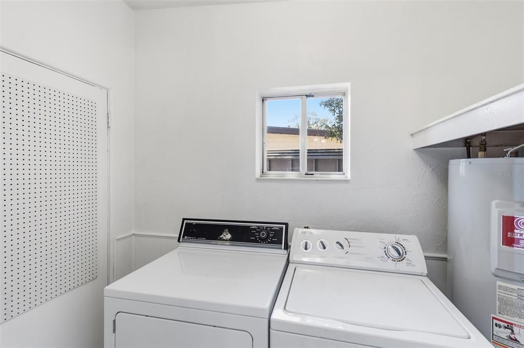 For Sale: $329,900 (3 beds, 1 baths, 1050 Square Feet)