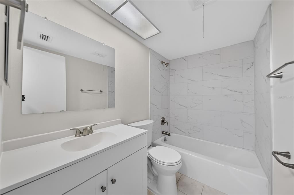 For Sale: $149,000 (2 beds, 1 baths, 860 Square Feet)