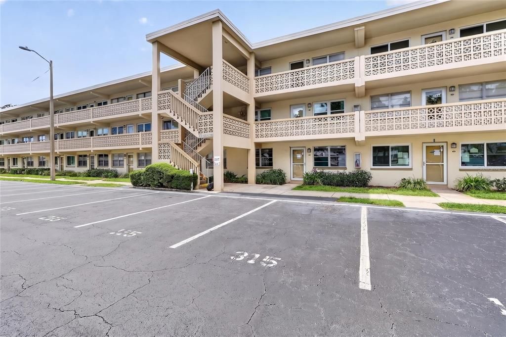 For Sale: $149,000 (2 beds, 1 baths, 860 Square Feet)