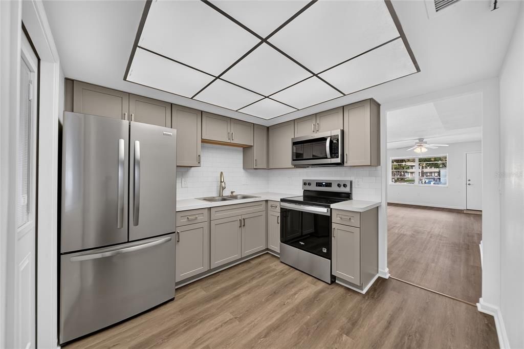 For Sale: $149,000 (2 beds, 1 baths, 860 Square Feet)
