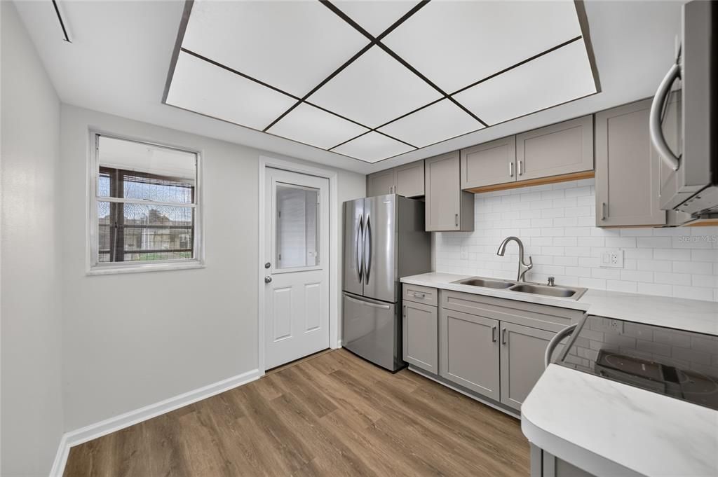For Sale: $149,000 (2 beds, 1 baths, 860 Square Feet)