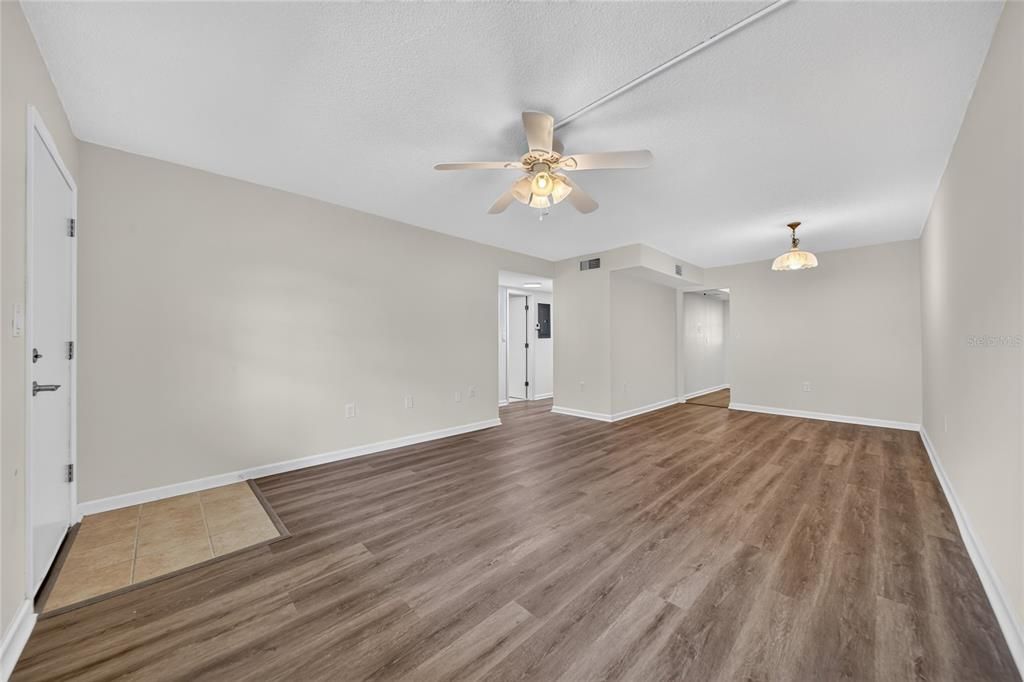 For Sale: $149,000 (2 beds, 1 baths, 860 Square Feet)
