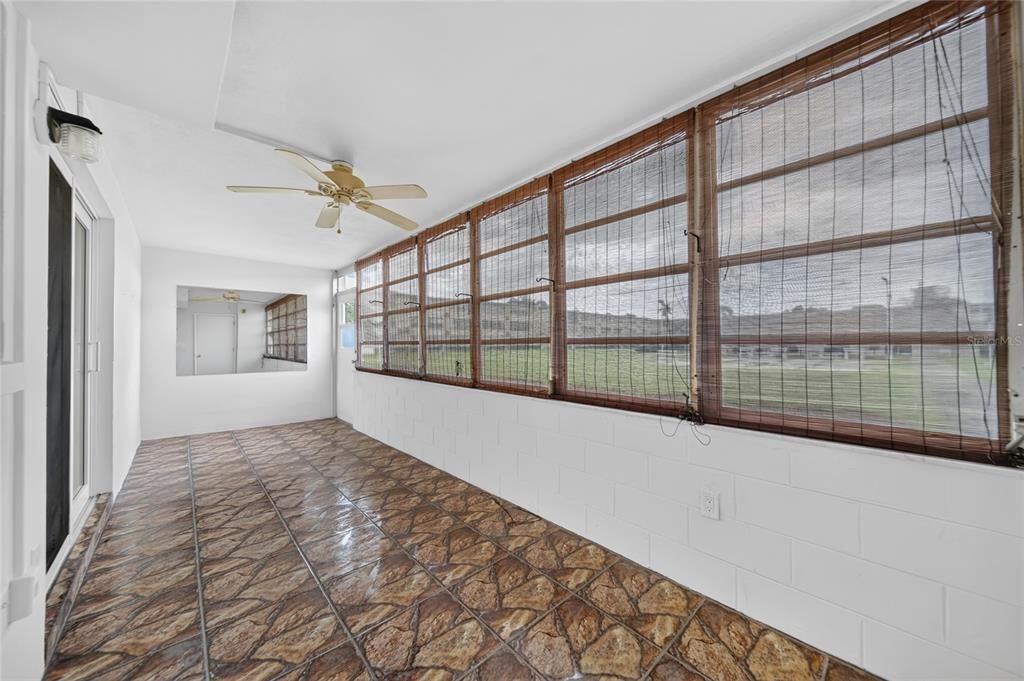For Sale: $149,000 (2 beds, 1 baths, 860 Square Feet)