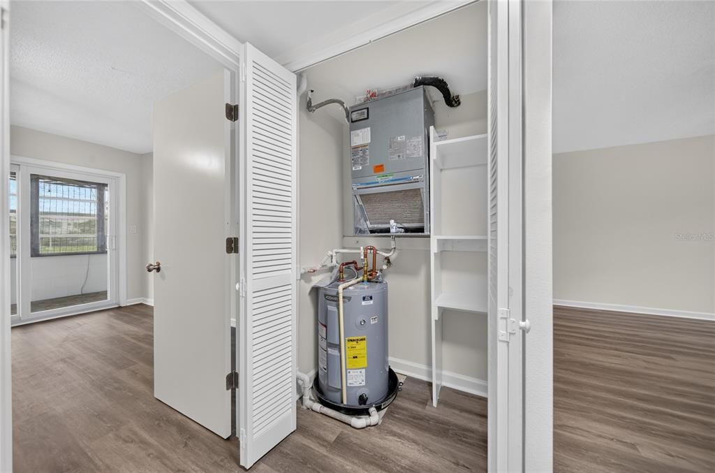 For Sale: $149,000 (2 beds, 1 baths, 860 Square Feet)