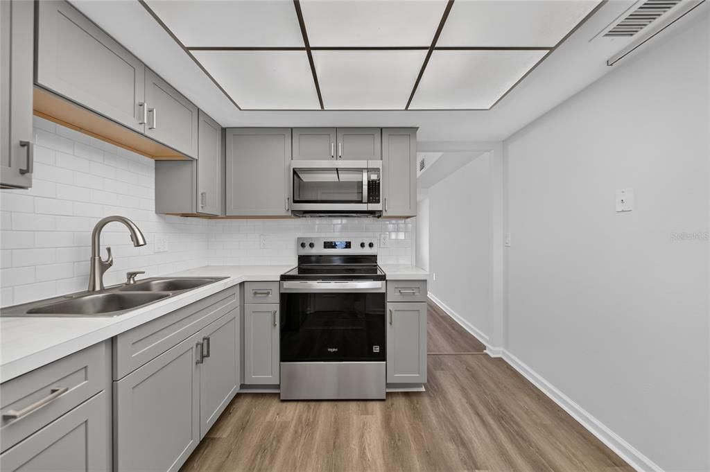 For Sale: $149,000 (2 beds, 1 baths, 860 Square Feet)
