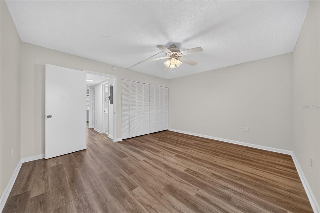 For Sale: $149,000 (2 beds, 1 baths, 860 Square Feet)