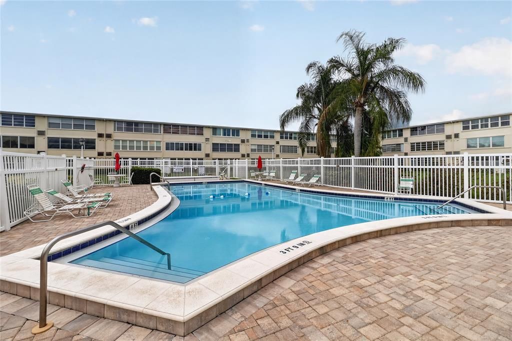 For Sale: $149,000 (2 beds, 1 baths, 860 Square Feet)