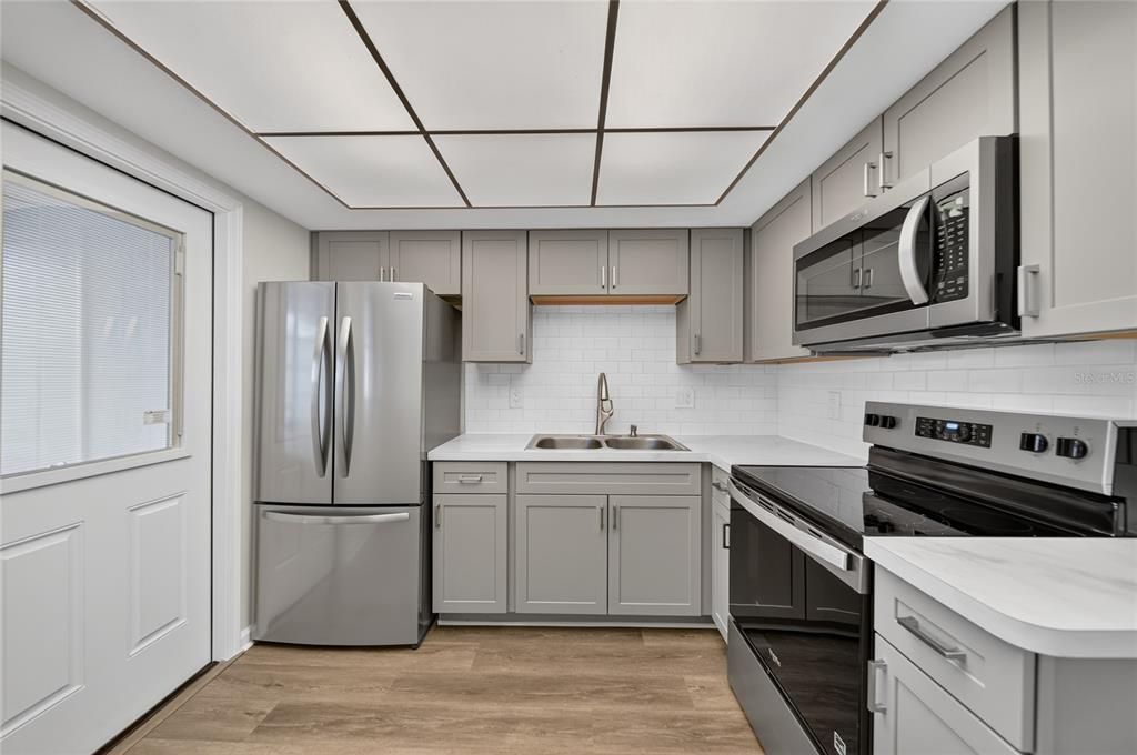 For Sale: $149,000 (2 beds, 1 baths, 860 Square Feet)