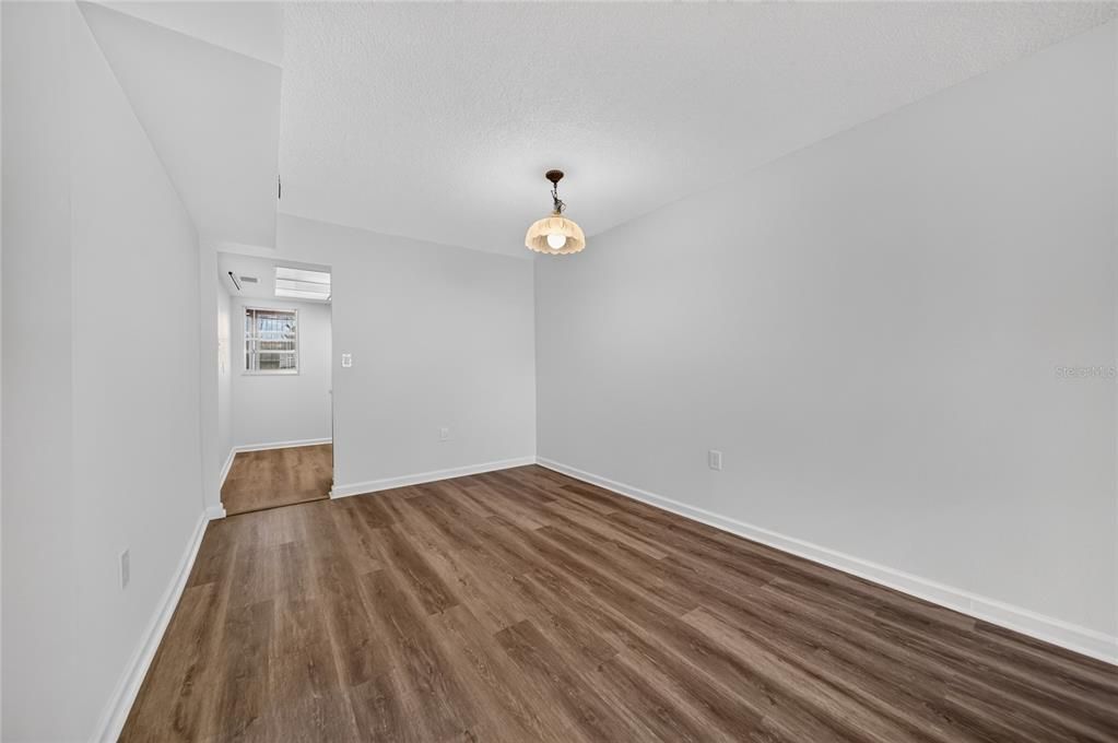 For Sale: $149,000 (2 beds, 1 baths, 860 Square Feet)