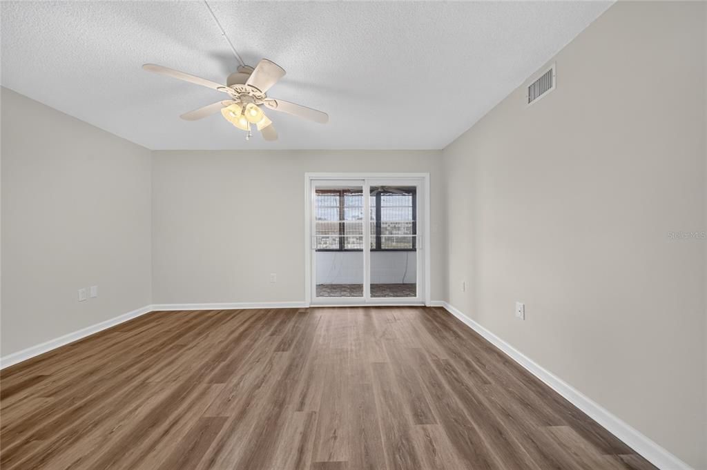 For Sale: $149,000 (2 beds, 1 baths, 860 Square Feet)