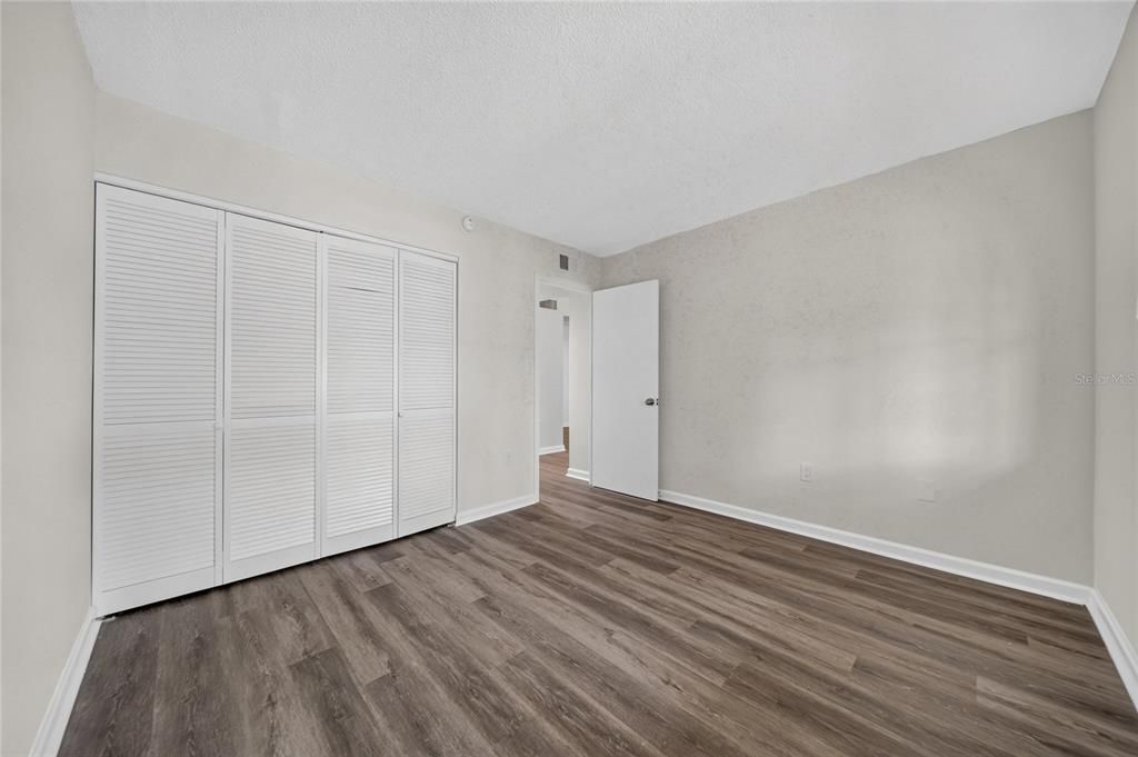 For Sale: $149,000 (2 beds, 1 baths, 860 Square Feet)
