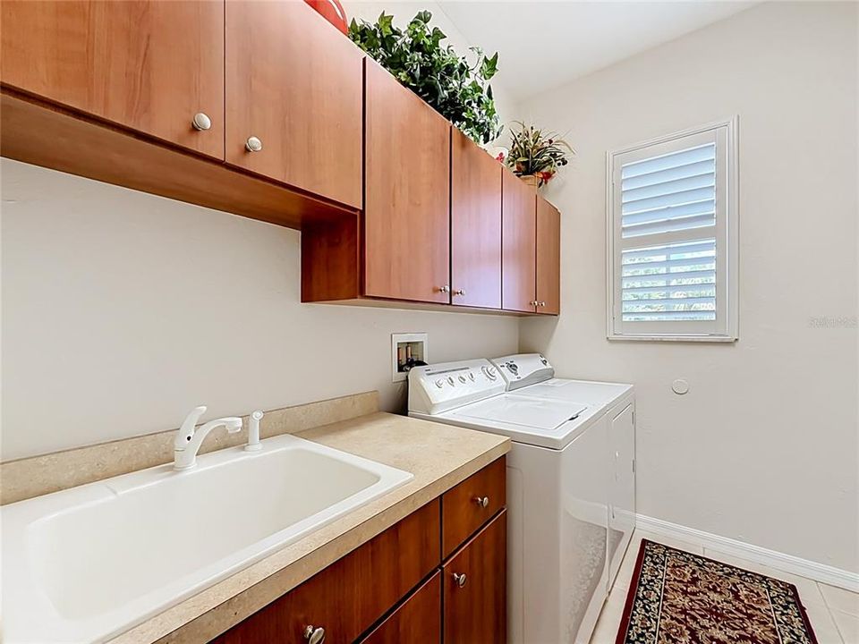 En Venta: $534,900 (3 camas, 3 baños, 2264 Pies cuadrados)