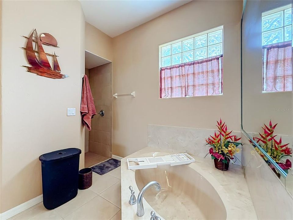 En Venta: $534,900 (3 camas, 3 baños, 2264 Pies cuadrados)