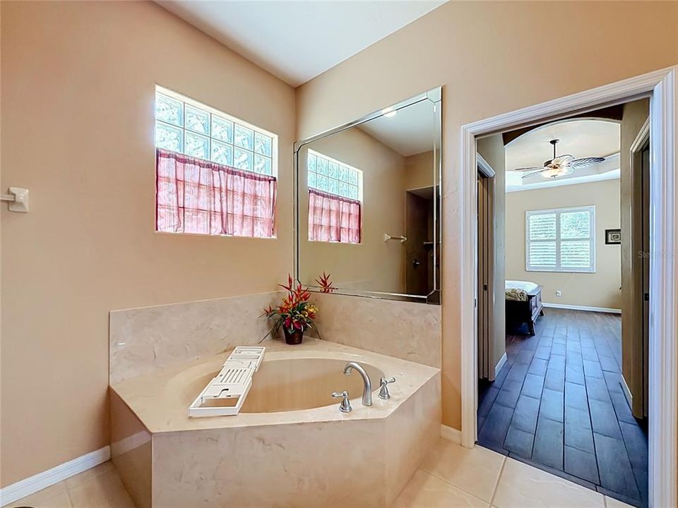 En Venta: $534,900 (3 camas, 3 baños, 2264 Pies cuadrados)