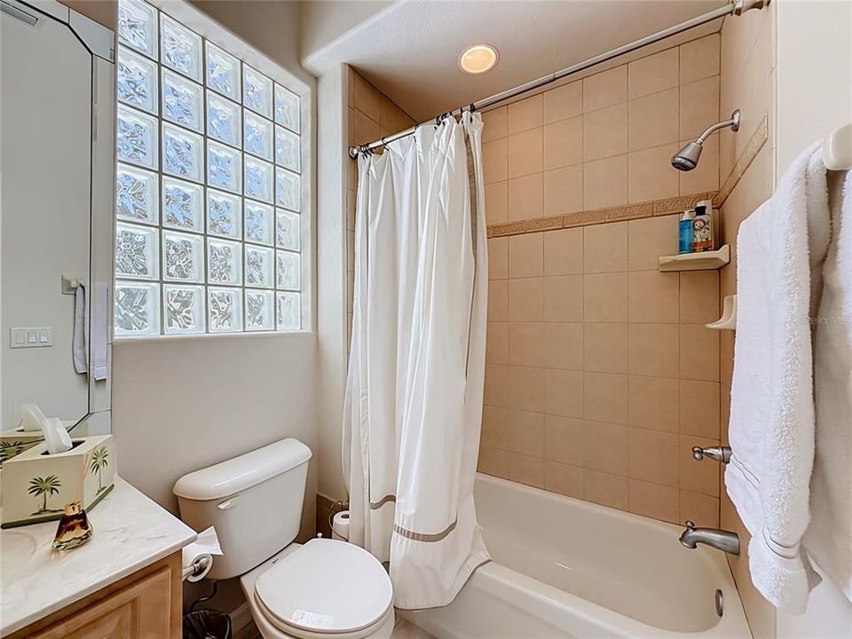 En Venta: $534,900 (3 camas, 3 baños, 2264 Pies cuadrados)