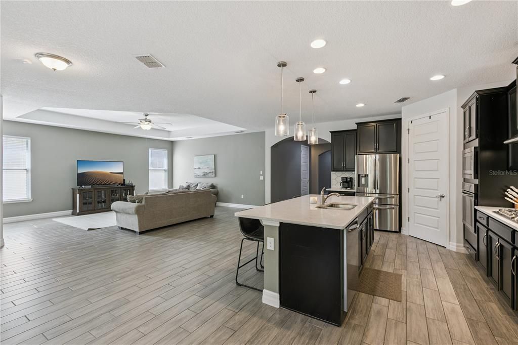 For Sale: $715,000 (4 beds, 3 baths, 2758 Square Feet)