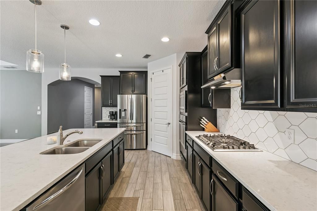 For Sale: $715,000 (4 beds, 3 baths, 2758 Square Feet)
