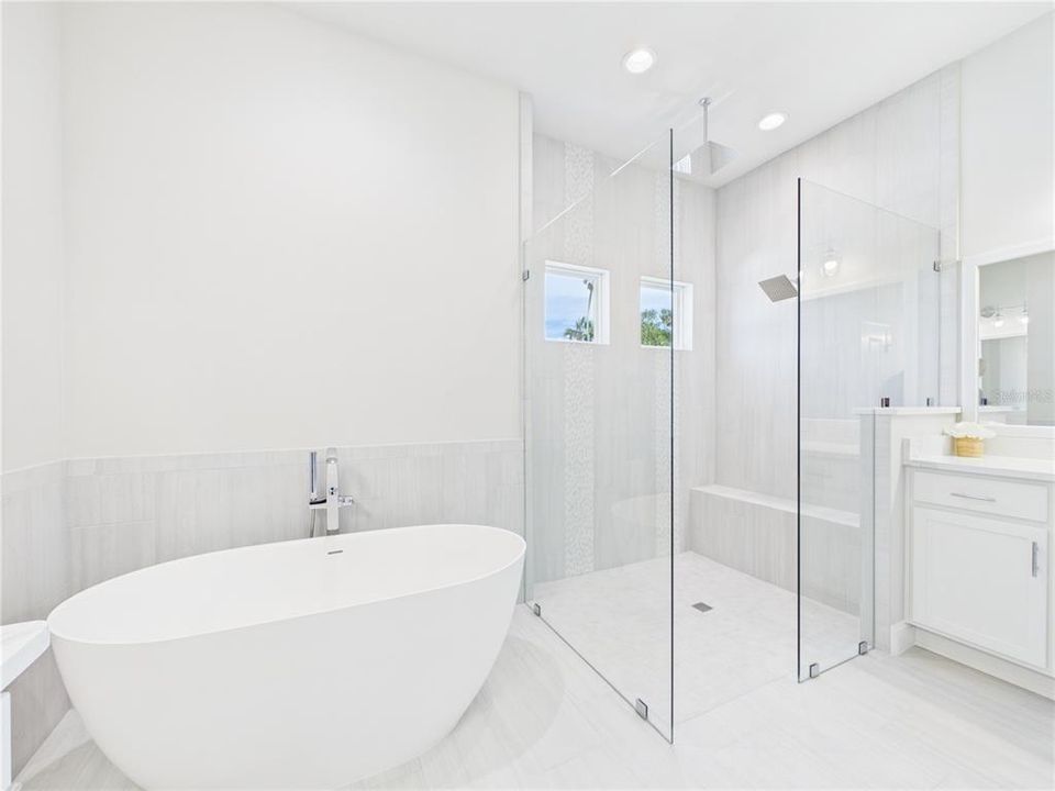 For Sale: $799,900 (3 beds, 3 baths, 2543 Square Feet)
