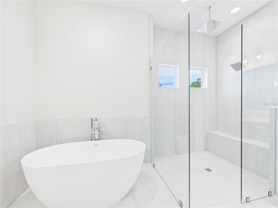 For Sale: $799,900 (3 beds, 3 baths, 2543 Square Feet)