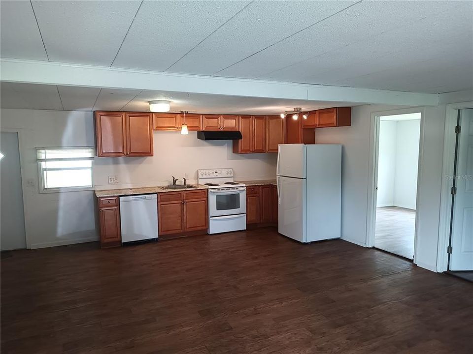 For Rent: $1,800 (3 beds, 2 baths, 1104 Square Feet)