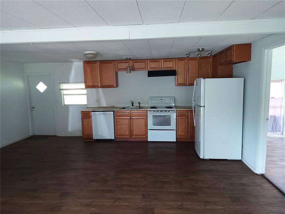 For Rent: $1,800 (3 beds, 2 baths, 1104 Square Feet)