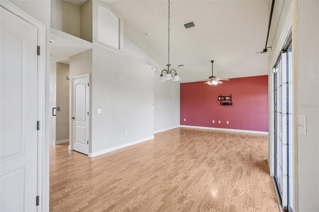 For Sale: $405,000 (3 beds, 3 baths, 2421 Square Feet)