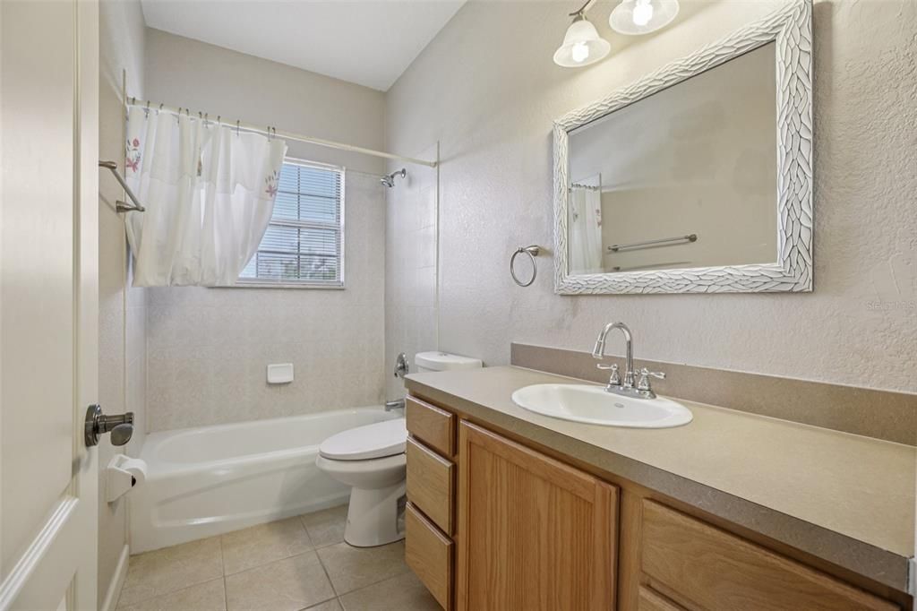 For Sale: $405,000 (3 beds, 3 baths, 2421 Square Feet)