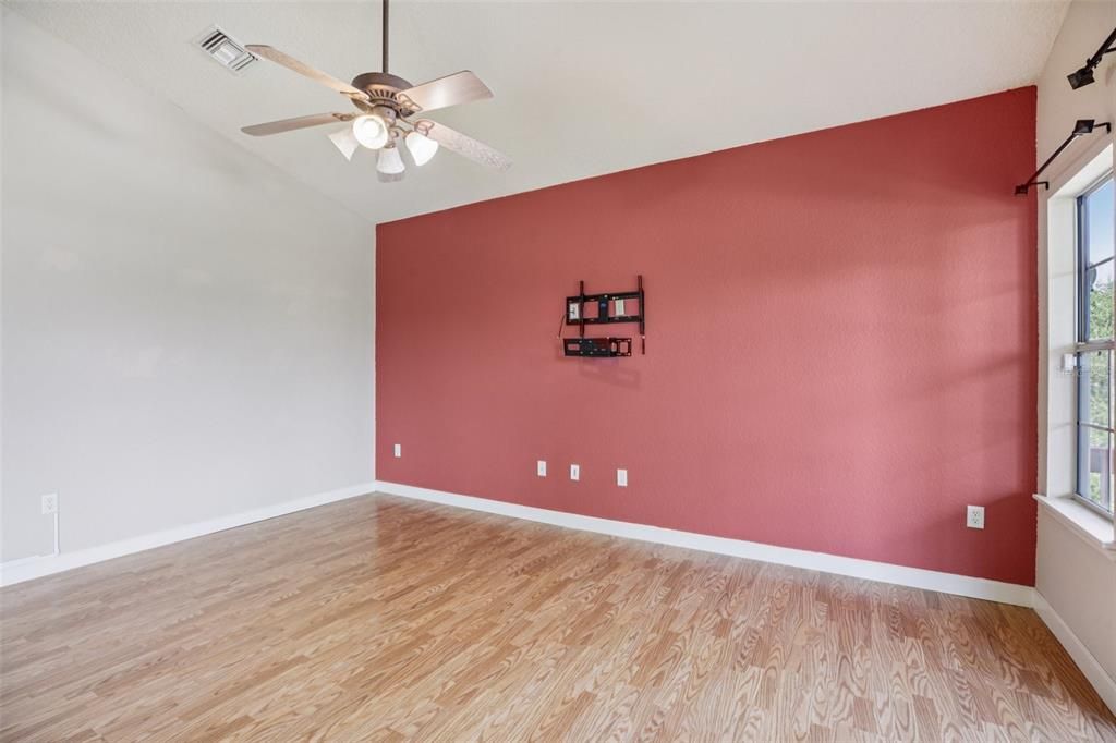 For Sale: $405,000 (3 beds, 3 baths, 2421 Square Feet)