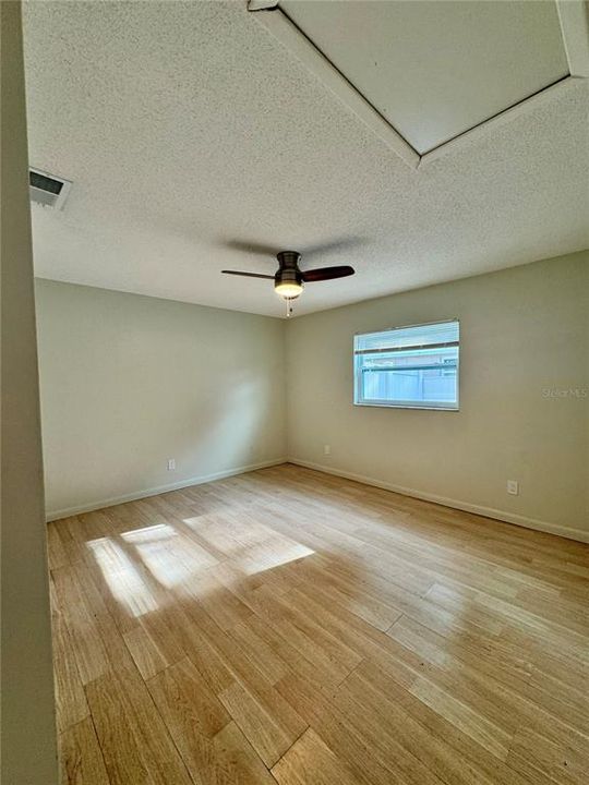 For Rent: $1,750 (2 beds, 1 baths, 850 Square Feet)