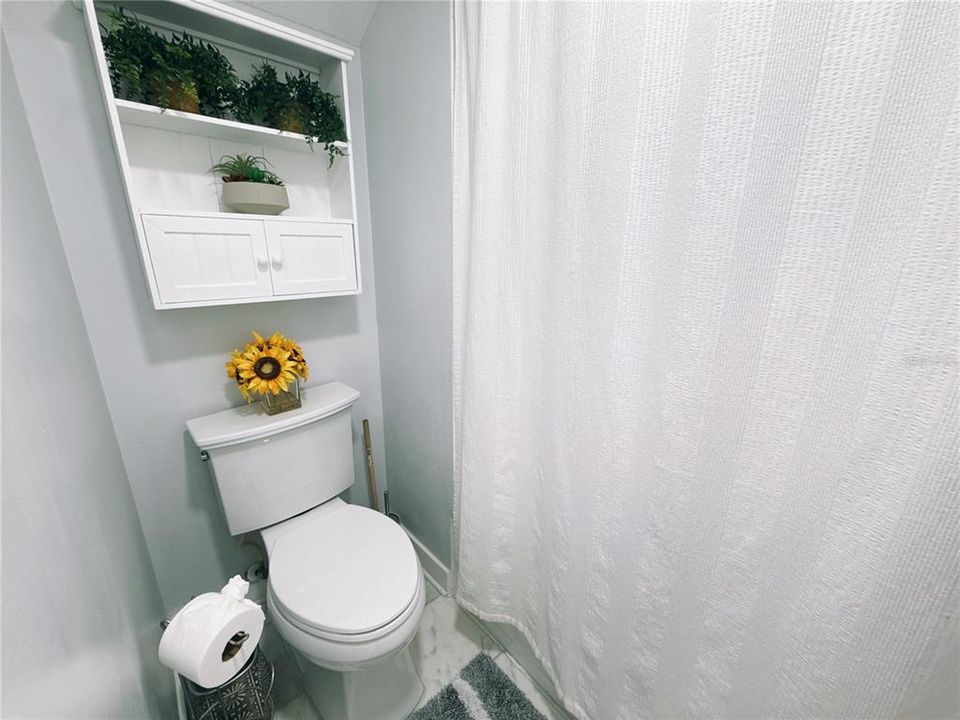 Activo con contrato: $5,900 (4 camas, 2 baños, 2427 Pies cuadrados)