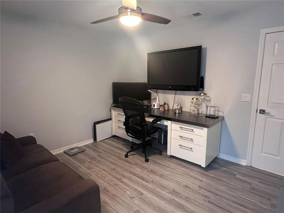 Activo con contrato: $5,900 (4 camas, 2 baños, 2427 Pies cuadrados)