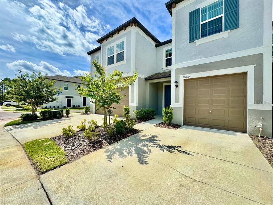 For Rent: $2,300 (3 beds, 2 baths, 1809 Square Feet)