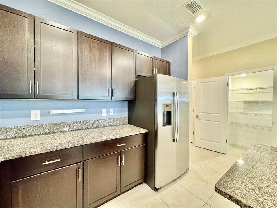 For Rent: $2,300 (3 beds, 2 baths, 1809 Square Feet)