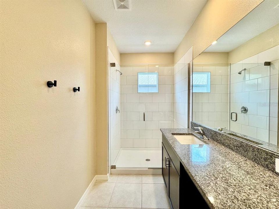 For Rent: $2,300 (3 beds, 2 baths, 1809 Square Feet)