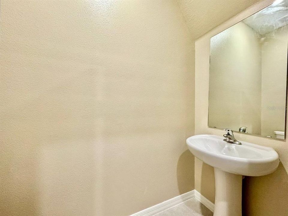 For Rent: $2,300 (3 beds, 2 baths, 1809 Square Feet)