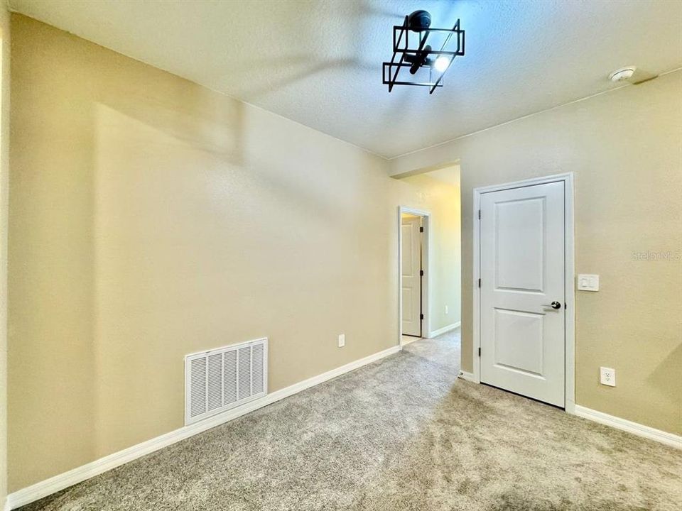 For Rent: $2,300 (3 beds, 2 baths, 1809 Square Feet)