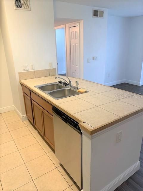 В аренду: $1,600 (1 спален, 1 ванн, 738 Квадратных фут)