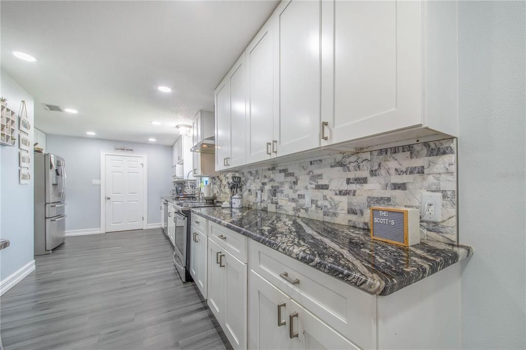 En Venta: $384,900 (4 camas, 2 baños, 1896 Pies cuadrados)
