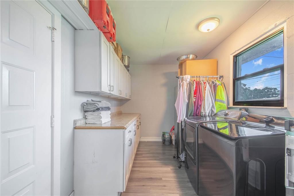 En Venta: $384,900 (4 camas, 2 baños, 1896 Pies cuadrados)