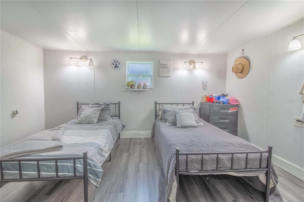 En Venta: $384,900 (4 camas, 2 baños, 1896 Pies cuadrados)