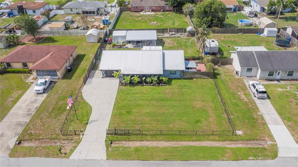 En Venta: $384,900 (4 camas, 2 baños, 1896 Pies cuadrados)