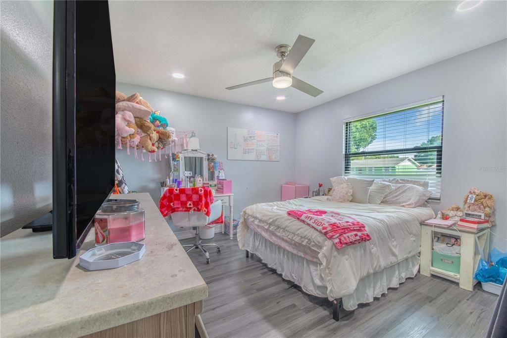 En Venta: $384,900 (4 camas, 2 baños, 1896 Pies cuadrados)
