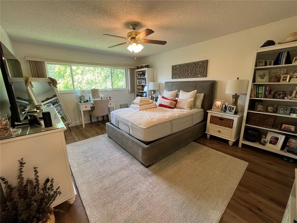 For Sale: $229,000 (2 beds, 2 baths, 1400 Square Feet)