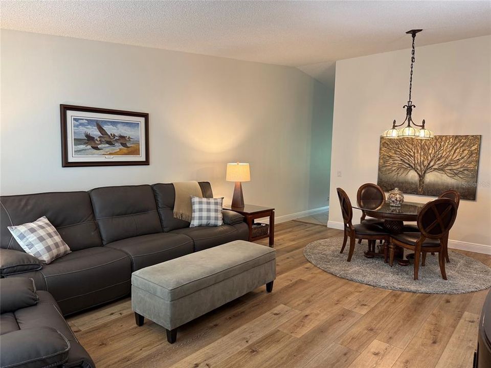 For Sale: $229,000 (2 beds, 2 baths, 1400 Square Feet)