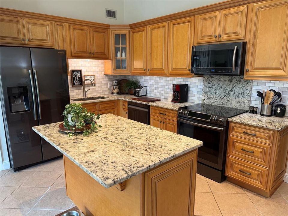 For Sale: $229,000 (2 beds, 2 baths, 1400 Square Feet)
