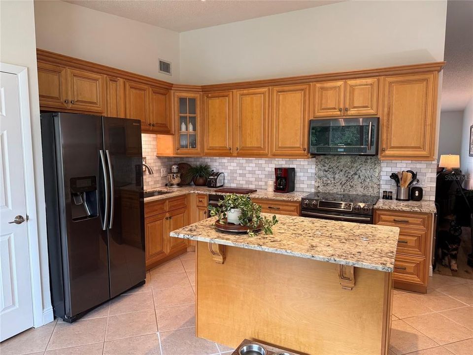 For Sale: $229,000 (2 beds, 2 baths, 1400 Square Feet)