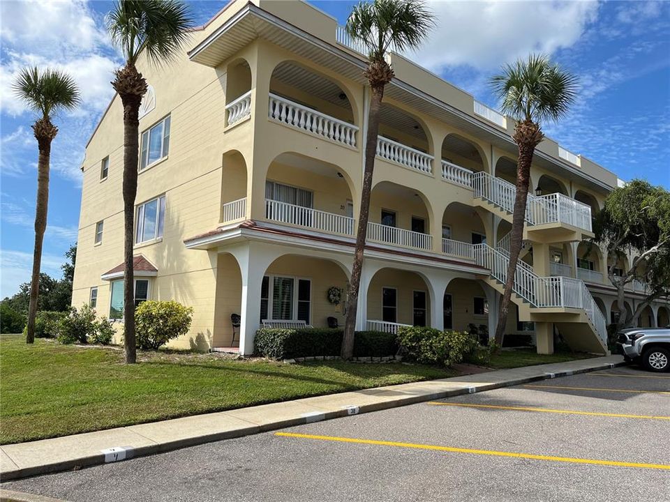 For Sale: $229,000 (2 beds, 2 baths, 1400 Square Feet)