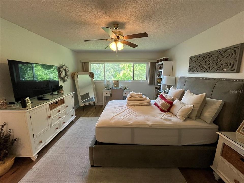 For Sale: $229,000 (2 beds, 2 baths, 1400 Square Feet)