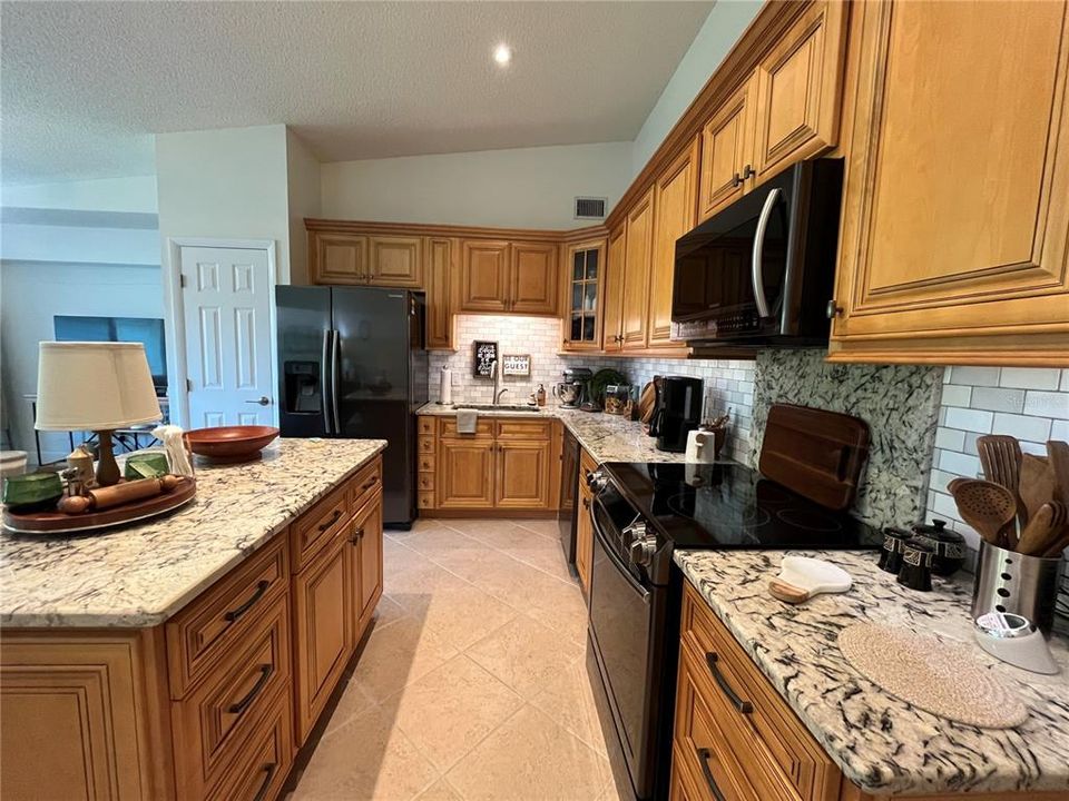For Sale: $229,000 (2 beds, 2 baths, 1400 Square Feet)